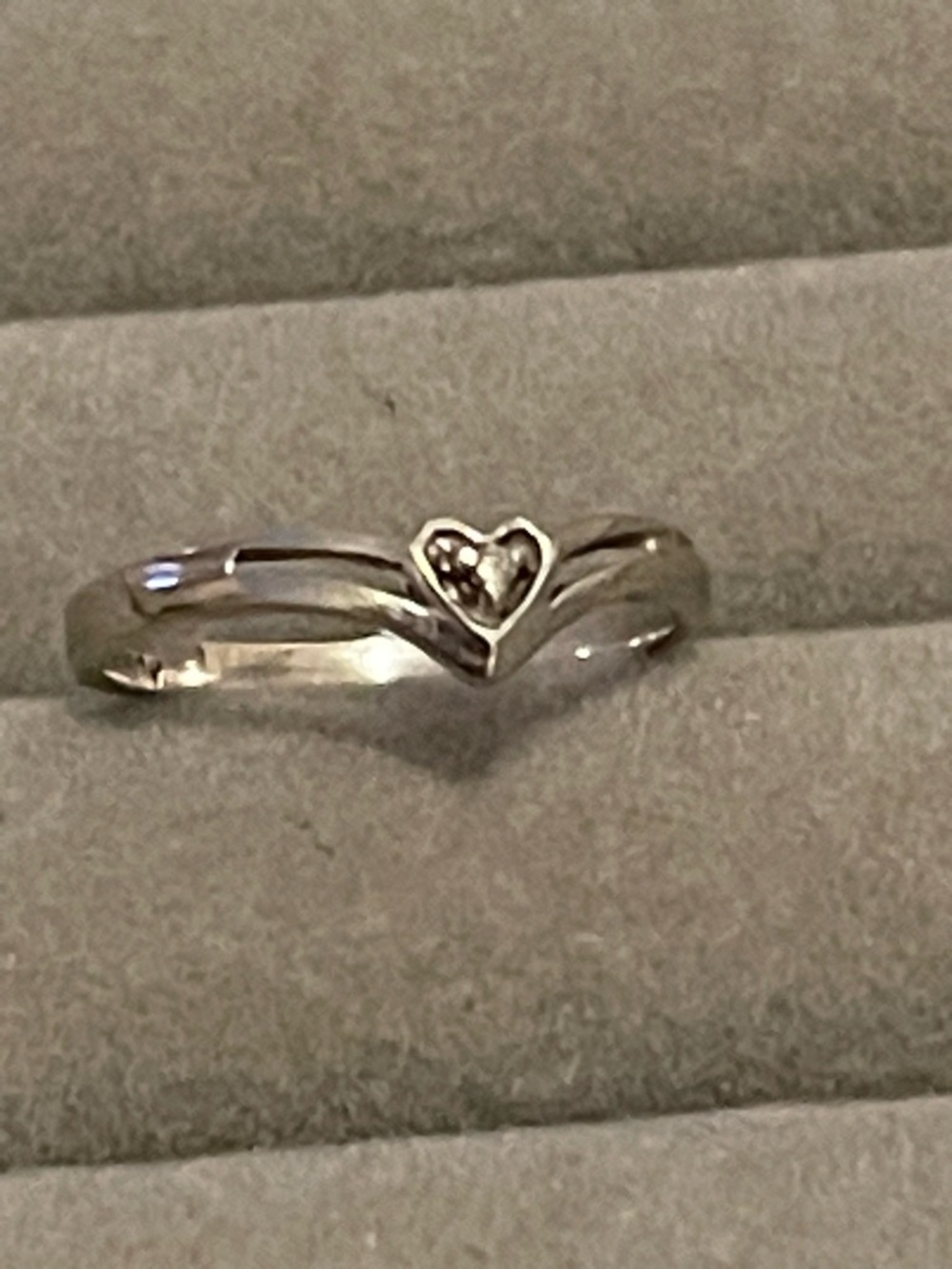 -RARE- VINTAGE 10KWG Diamond PRINCESS HEART promise ring size 5